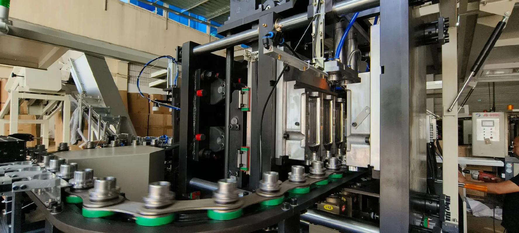 專(zhuān)業(yè)制造，高效可靠 探索一拖三2升全高配PET吹瓶機(jī)的卓越性能與優(yōu)勢(shì)